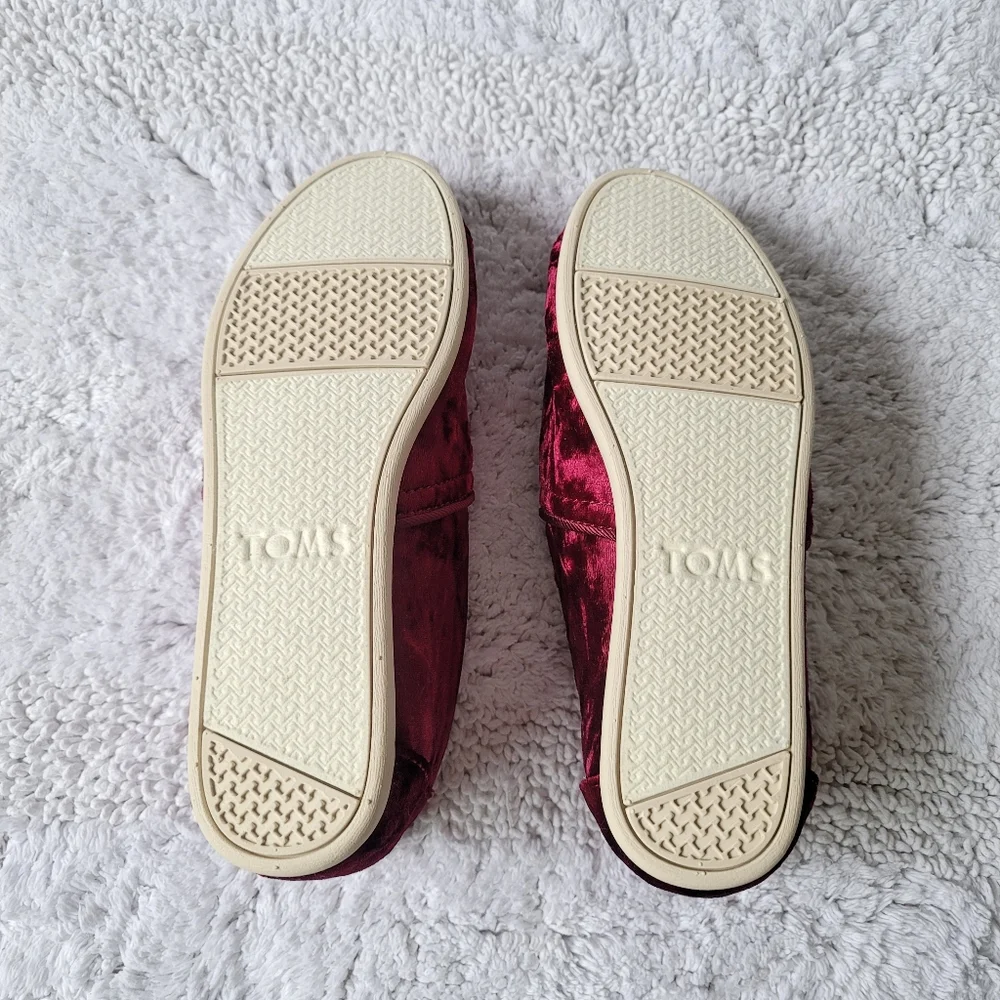 TOMS Women cherry Red Velvet Alpargata Slip on - Picture 4 of 6